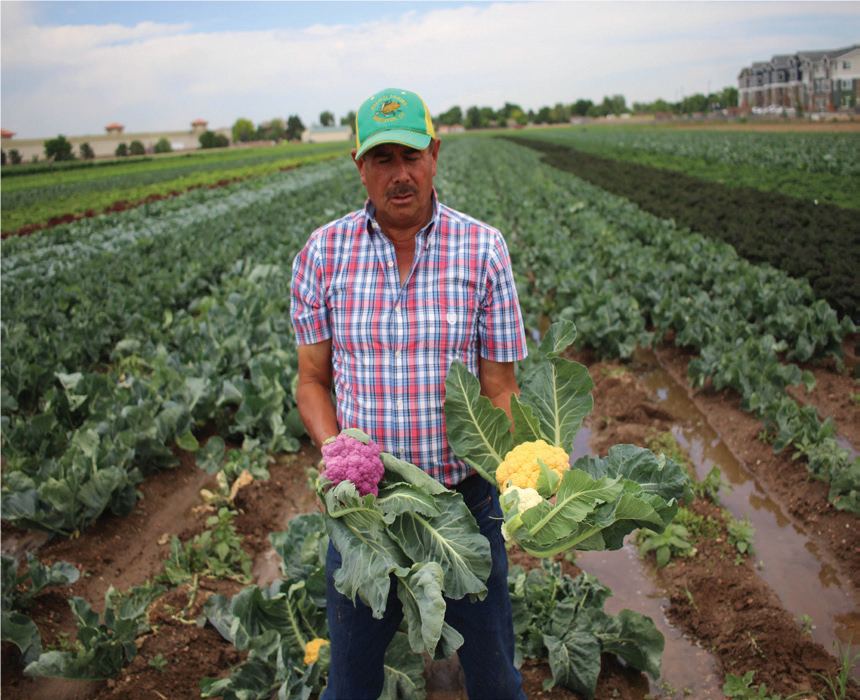 Jose w two cauliflower_Brighton Blade_2019.07.03